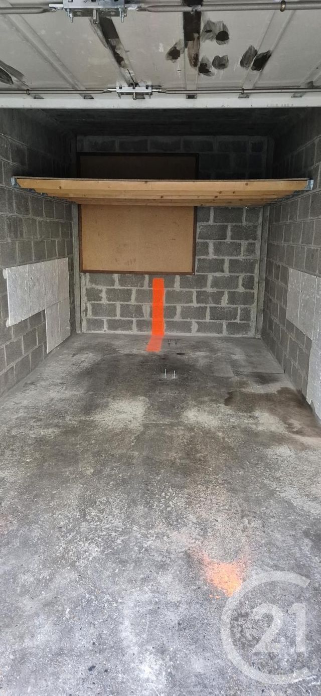 Parking à vendre - 15 m2 - Fontaines Sur Saone - 69 - RHONE-ALPES