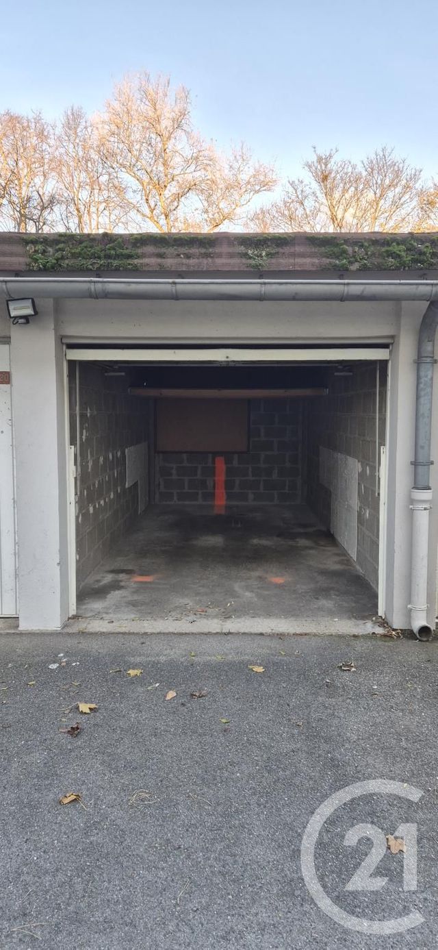 parking - FONTAINES SUR SAONE - 69