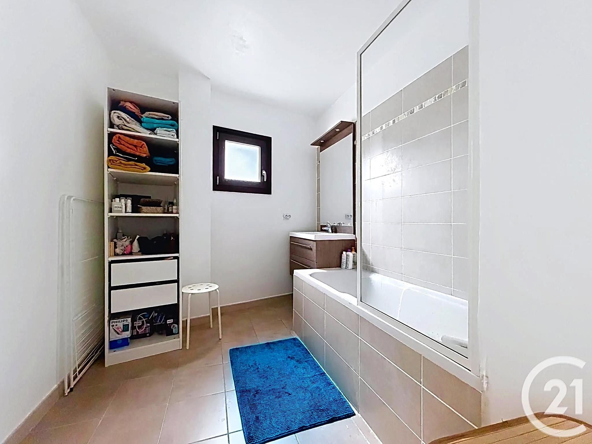Appartement T3 à vendre - 3 pièces - 63 m2 - Sathonay Camp - 69 - RHONE-ALPES — 7