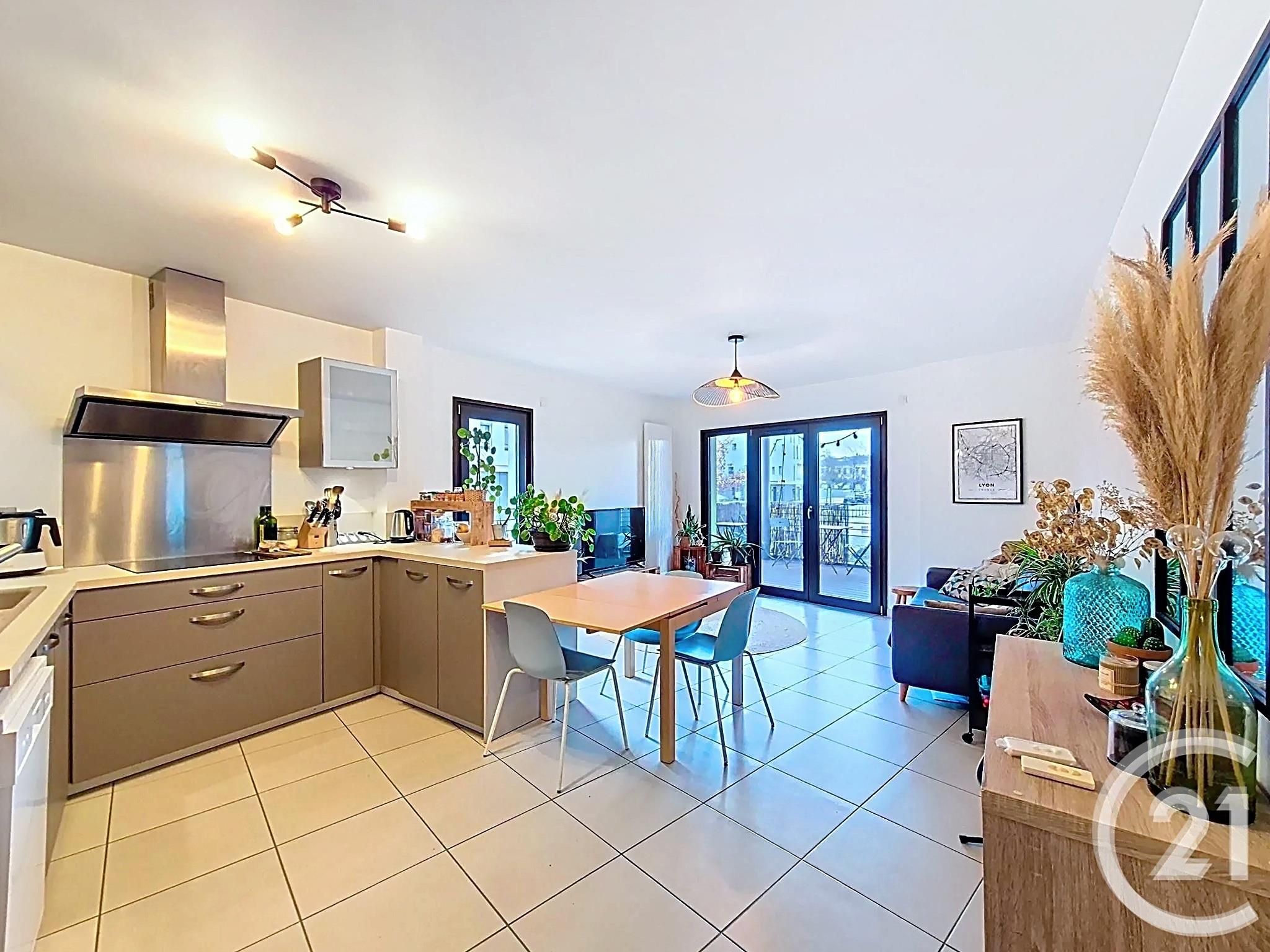 Appartement T3 à vendre - 3 pièces - 63 m2 - Sathonay Camp - 69 - RHONE-ALPES — 3