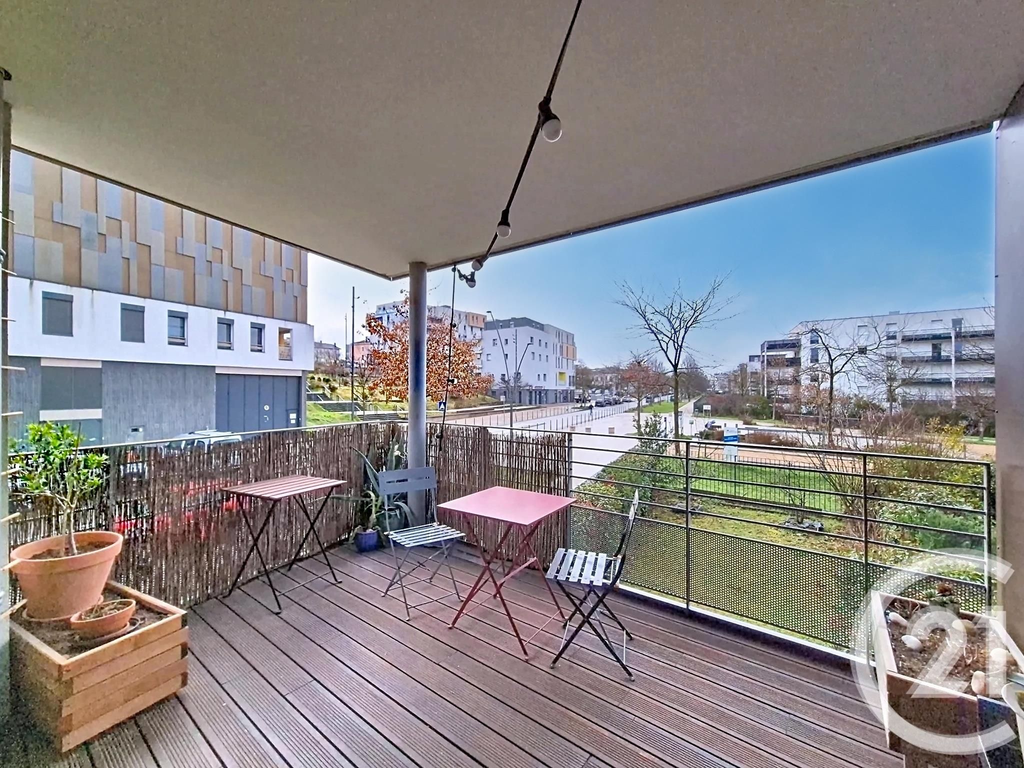 Appartement T3 à vendre - 3 pièces - 63 m2 - Sathonay Camp - 69 - RHONE-ALPES — 4