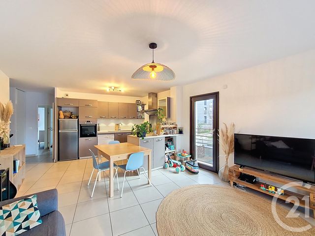 Appartement T3 &agrave; vendre - 3 pi&egrave;ces - 63 m2 - Sathonay Camp - 69 - RHONE-ALPES