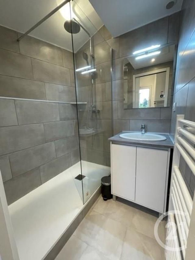 Appartement F2 &agrave; louer - 2 pi&egrave;ces - 33,15 m2 - Sathonay Camp - 69 - RHONE-ALPES