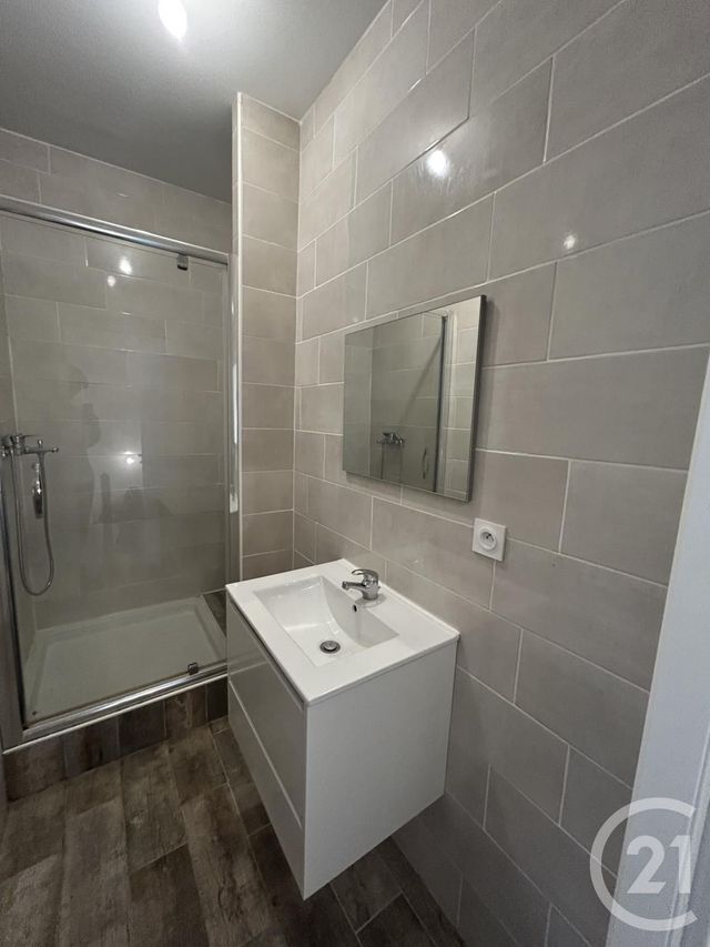 Maison &agrave; louer - 4 pi&egrave;ces - 115 m2 - Villieu Loyes Mollon - 01 - RHONE-ALPES