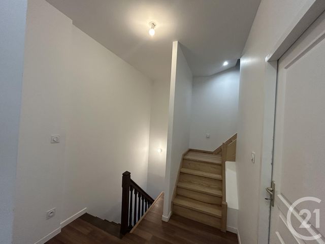 Maison &agrave; louer - 4 pi&egrave;ces - 115 m2 - Villieu Loyes Mollon - 01 - RHONE-ALPES