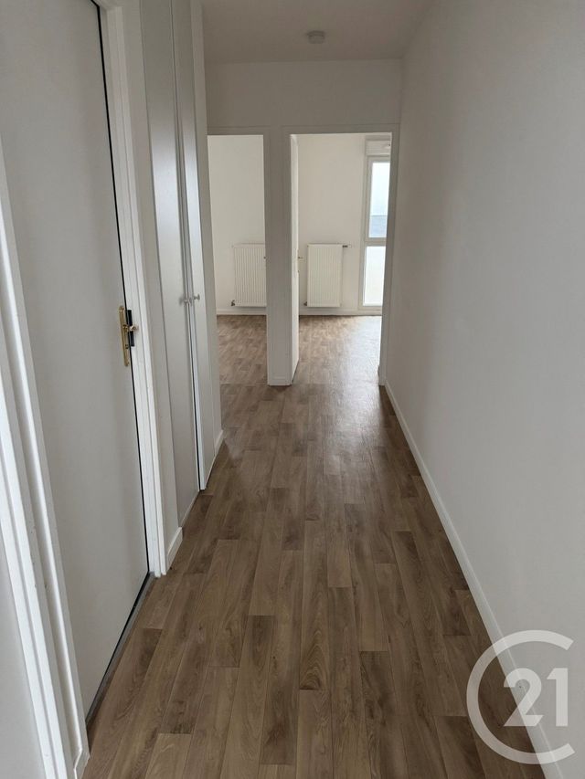 Appartement F4 &agrave; louer - 4 pi&egrave;ces - 80 m2 - Bruyeres Le Chatel - 91 - ILE-DE-FRANCE