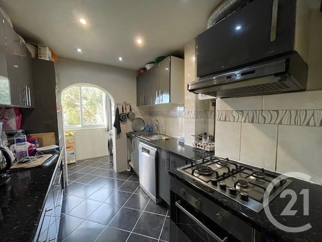 Appartement F5 à vendre - 5 pièces - 76,89 m2 - La Seyne Sur Mer - 83 - PROVENCE-ALPES-COTE-D-AZUR