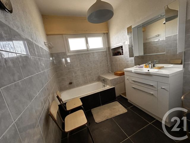 Appartement T2 à vendre - 2 pièces - 58,52 m2 - La Seyne Sur Mer - 83 - PROVENCE-ALPES-COTE-D-AZUR