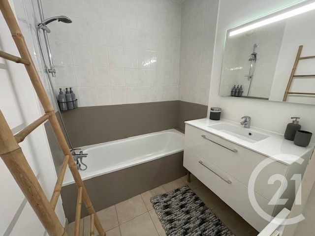 Appartement F4 à vendre - 4 pièces - 81,60 m2 - La Seyne Sur Mer - 83 - PROVENCE-ALPES-COTE-D-AZUR