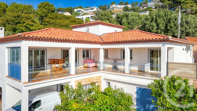 Maison à vendre - 8 pièces - 211,52 m2 - Ollioules - 83 - PROVENCE-ALPES-COTE-D-AZUR