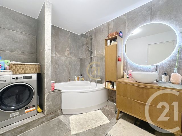 Appartement F3 à vendre - 3 pièces - 70 m2 - Le Cannet - 06 - PROVENCE-ALPES-COTE-D-AZUR