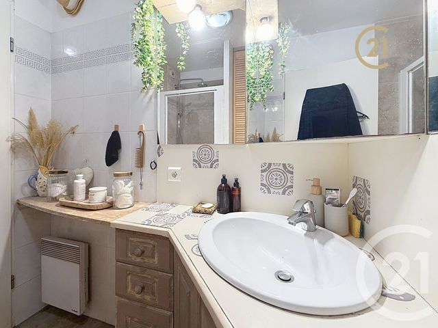 Appartement F3 à vendre - 3 pièces - 53,71 m2 - Antibes - 06 - PROVENCE-ALPES-COTE-D-AZUR