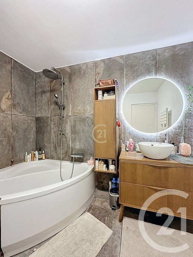 Appartement F2 à vendre - 2 pièces - 70 m2 - Le Cannet - 06 - PROVENCE-ALPES-COTE-D-AZUR