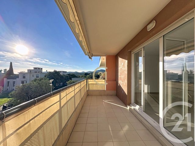 Appartement &agrave; louer - 2 pi&egrave;ces - 49 m2 - Antibes - 06 - PROVENCE-ALPES-COTE-D-AZUR