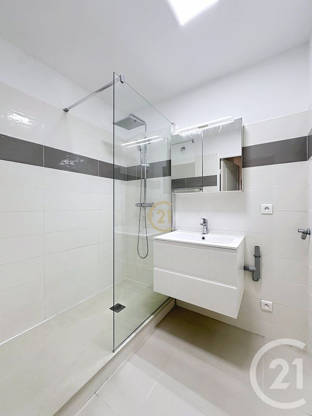 Appartement &agrave; louer - 2 pi&egrave;ces - 49 m2 - Antibes - 06 - PROVENCE-ALPES-COTE-D-AZUR