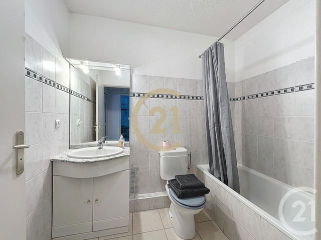 Appartement F2 &agrave; louer - 2 pi&egrave;ces - 47,47 m2 - Cannes La Bocca - 06 - PROVENCE-ALPES-COTE-D-AZUR