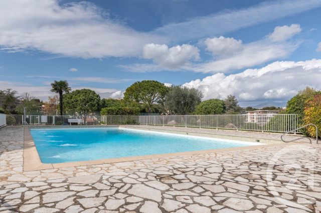 Appartement F1 &agrave; louer - 1 pi&egrave;ce - 26,34 m2 - Antibes - 06 - PROVENCE-ALPES-COTE-D-AZUR