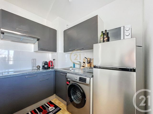 Appartement F1 &agrave; louer - 1 pi&egrave;ce - 27 m2 - Antibes - 06 - PROVENCE-ALPES-COTE-D-AZUR