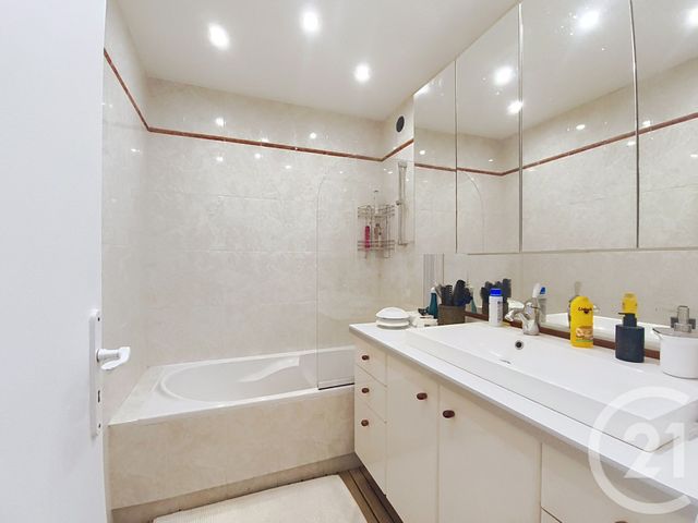 Appartement F4 &agrave; vendre - 4 pi&egrave;ces - 80,65 m2 - Le Cannet - 06 - PROVENCE-ALPES-COTE-D-AZUR