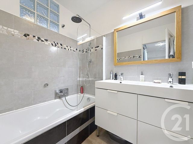 Appartement F3 &agrave; vendre - 3 pi&egrave;ces - 61,59 m2 - Antibes - 06 - PROVENCE-ALPES-COTE-D-AZUR