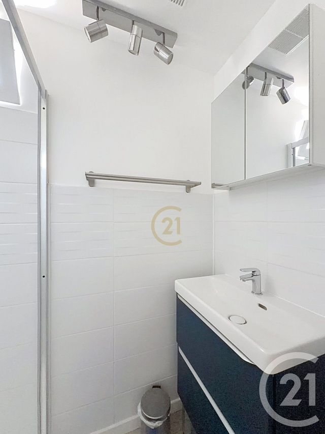 Appartement F1 &agrave; louer - 1 pi&egrave;ce - 22 m2 - Antibes - 06 - PROVENCE-ALPES-COTE-D-AZUR