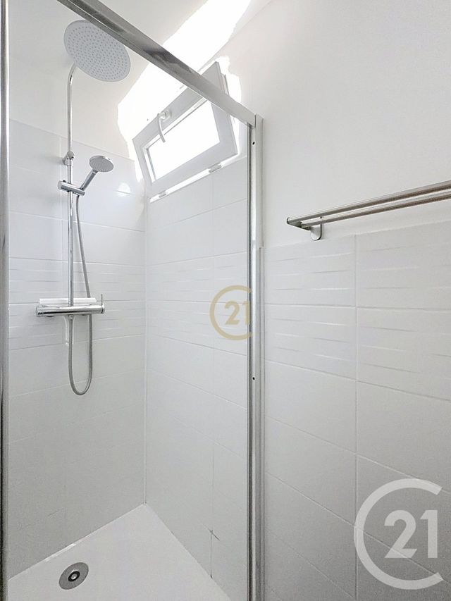 Appartement F1 &agrave; louer - 1 pi&egrave;ce - 22 m2 - Antibes - 06 - PROVENCE-ALPES-COTE-D-AZUR