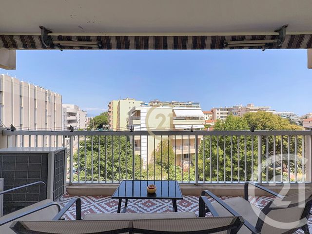 Appartement F3 &agrave; louer - 3 pi&egrave;ces - 64,31 m2 - Antibes - 06 - PROVENCE-ALPES-COTE-D-AZUR