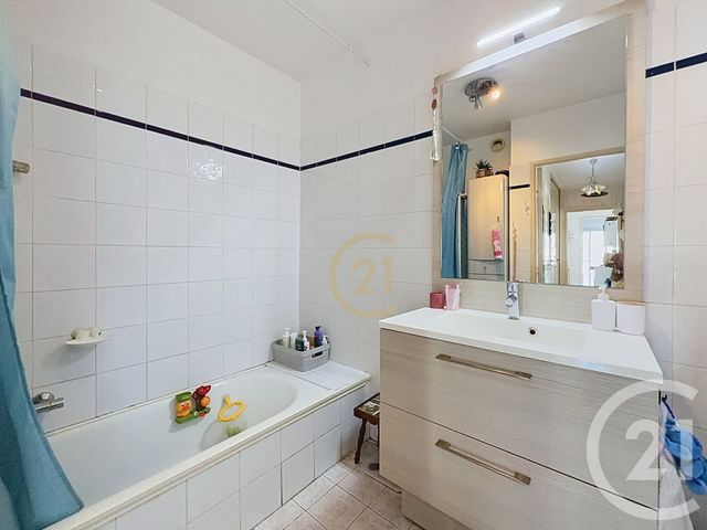 Appartement F3 &agrave; louer - 3 pi&egrave;ces - 64,31 m2 - Antibes - 06 - PROVENCE-ALPES-COTE-D-AZUR