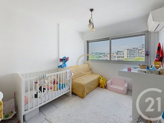 Appartement F3 &agrave; louer - 3 pi&egrave;ces - 64,31 m2 - Antibes - 06 - PROVENCE-ALPES-COTE-D-AZUR