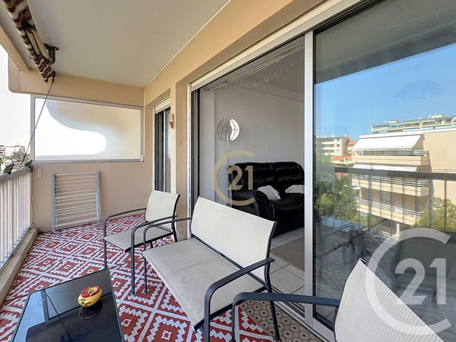 Appartement F3 &agrave; louer - 3 pi&egrave;ces - 64,31 m2 - Antibes - 06 - PROVENCE-ALPES-COTE-D-AZUR
