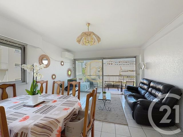 Appartement F3 &agrave; louer - 3 pi&egrave;ces - 64,31 m2 - Antibes - 06 - PROVENCE-ALPES-COTE-D-AZUR