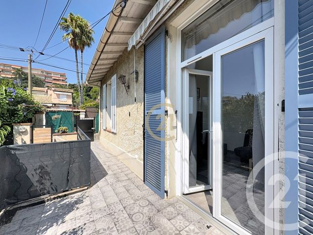 Appartement F3 &agrave; louer - 3 pi&egrave;ces - 46,47 m2 - Antibes - 06 - PROVENCE-ALPES-COTE-D-AZUR