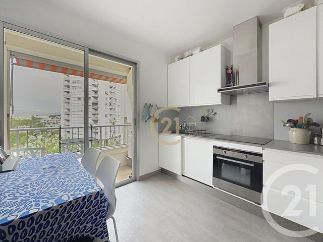 Appartement F3 &agrave; louer - 3 pi&egrave;ces - 72,72 m2 - Antibes - 06 - PROVENCE-ALPES-COTE-D-AZUR