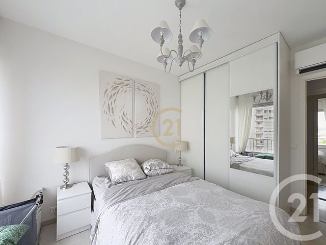 Appartement F3 &agrave; louer - 3 pi&egrave;ces - 72,72 m2 - Antibes - 06 - PROVENCE-ALPES-COTE-D-AZUR