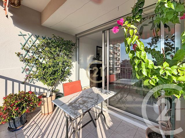 Appartement F3 &agrave; louer - 3 pi&egrave;ces - 73,41 m2 - Antibes - 06 - PROVENCE-ALPES-COTE-D-AZUR