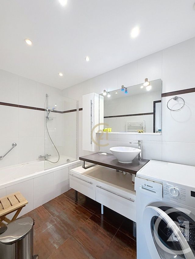 Appartement F3 &agrave; louer - 3 pi&egrave;ces - 73,41 m2 - Antibes - 06 - PROVENCE-ALPES-COTE-D-AZUR