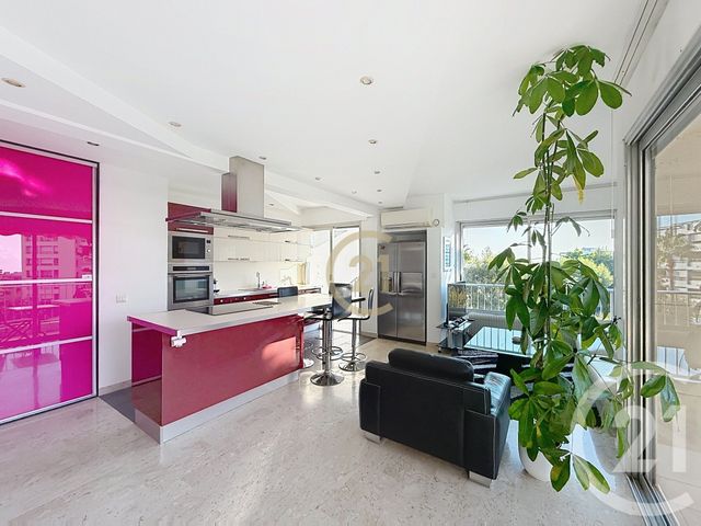Appartement F3 &agrave; louer - 3 pi&egrave;ces - 73,41 m2 - Antibes - 06 - PROVENCE-ALPES-COTE-D-AZUR
