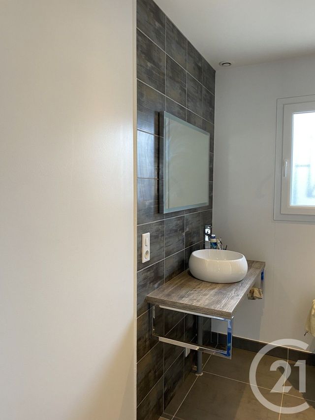 Maison &agrave; louer - 4 pi&egrave;ces - 112,20 m2 - Roiffieux - 07 - RHONE-ALPES