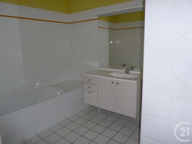 Appartement T3 &agrave; louer - 3 pi&egrave;ces - 87 m2 - Vernosc Les Annonay - 07 - RHONE-ALPES