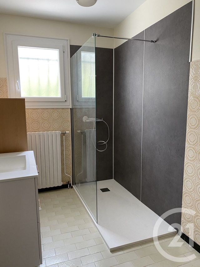 Maison &agrave; louer - 4 pi&egrave;ces - 82 m2 - Vanosc - 07 - RHONE-ALPES