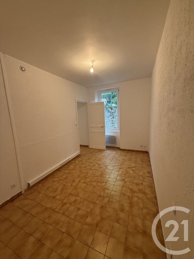 Appartement T3 &agrave; louer - 3 pi&egrave;ces - 66 m2 - Satillieu - 07 - RHONE-ALPES