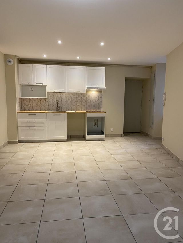 Appartement T3 &agrave; louer - 3 pi&egrave;ces - 69,52 m2 - Annonay - 07 - RHONE-ALPES