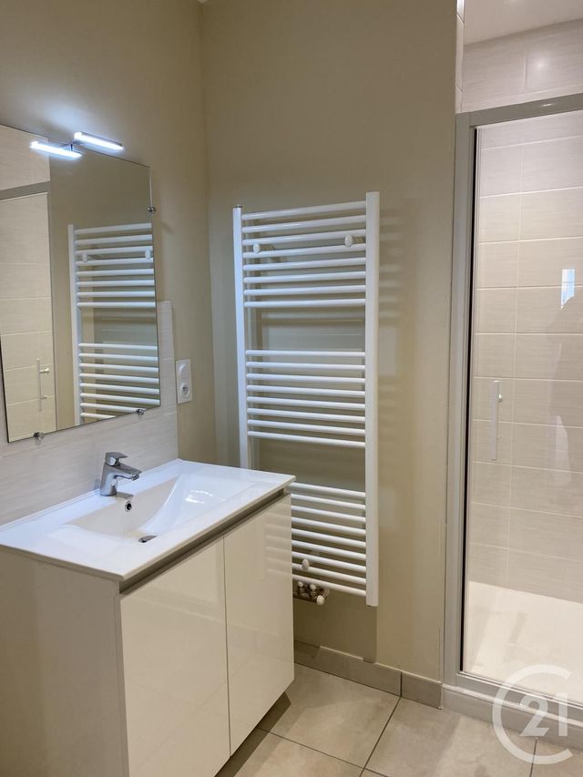 Appartement T3 &agrave; louer - 3 pi&egrave;ces - 68,82 m2 - Annonay - 07 - RHONE-ALPES