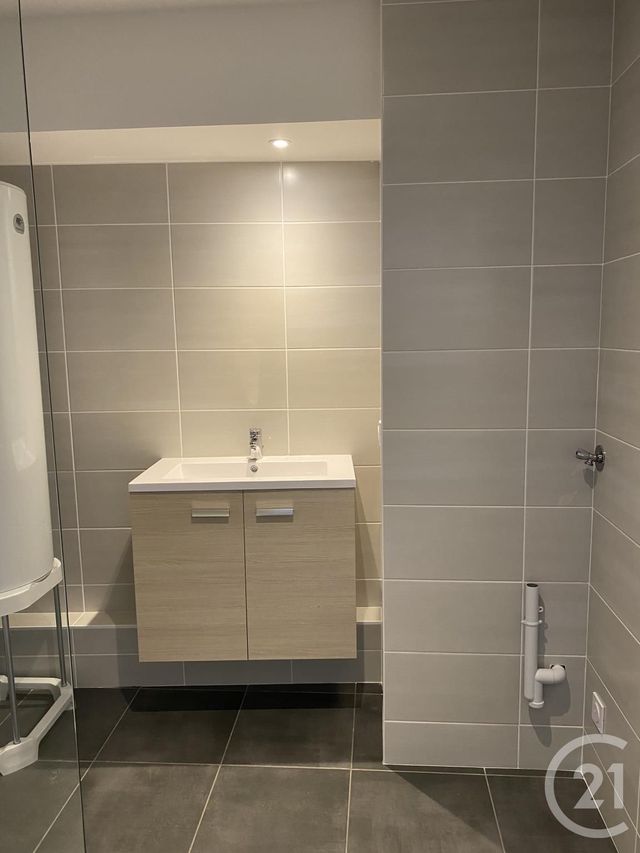 Appartement T3 &agrave; louer - 3 pi&egrave;ces - 69,40 m2 - Annonay - 07 - RHONE-ALPES