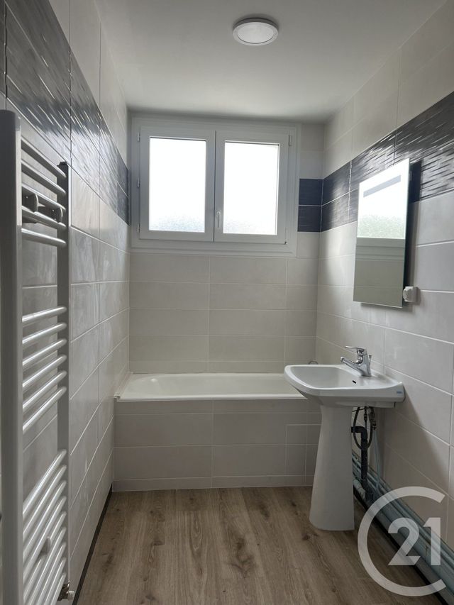 Appartement T3 &agrave; louer - 3 pi&egrave;ces - 75,76 m2 - Annonay - 07 - RHONE-ALPES