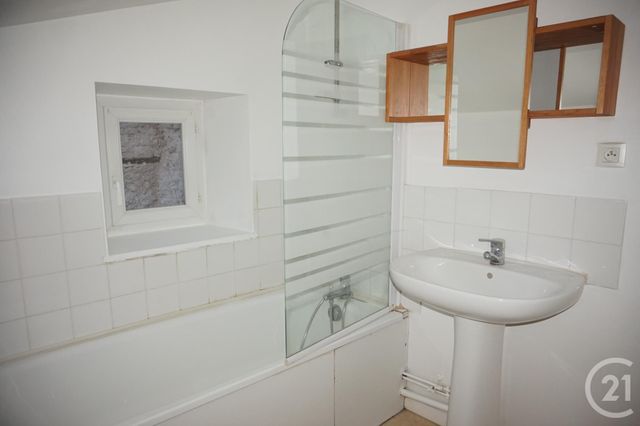 Appartement T3 &agrave; louer - 3 pi&egrave;ces - 74 m2 - Bourg Argental - 42 - RHONE-ALPES