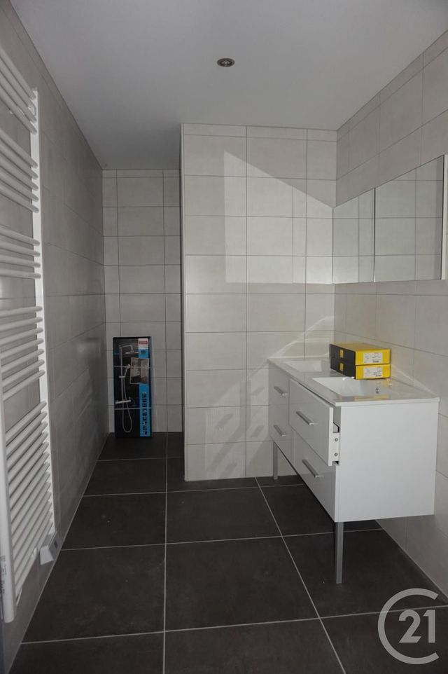 Appartement T3 &agrave; louer - 3 pi&egrave;ces - 66 m2 - St Desirat - 07 - RHONE-ALPES