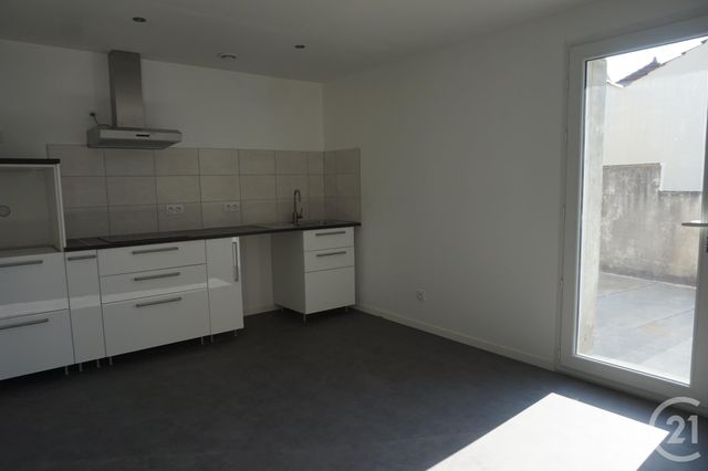 Appartement T3 &agrave; louer - 3 pi&egrave;ces - 66 m2 - St Desirat - 07 - RHONE-ALPES