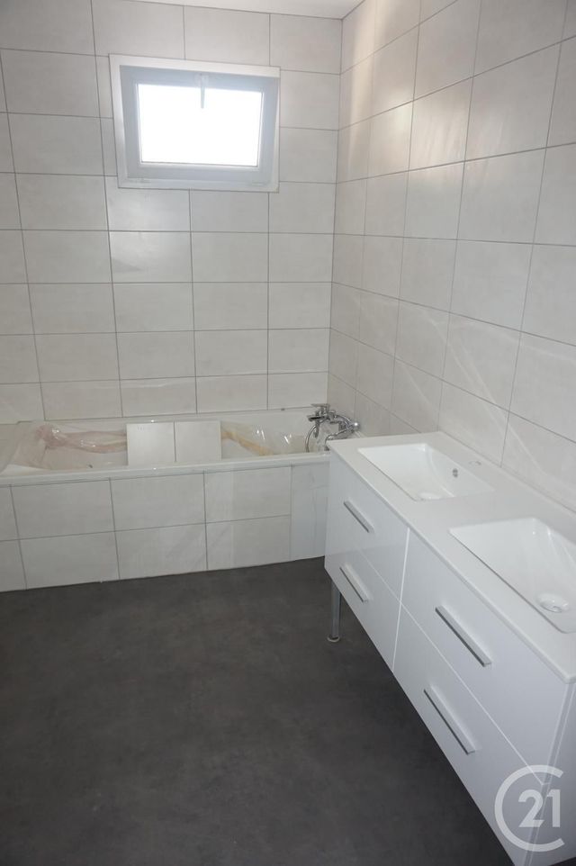 Appartement T4 &agrave; louer - 4 pi&egrave;ces - 77 m2 - St Desirat - 07 - RHONE-ALPES