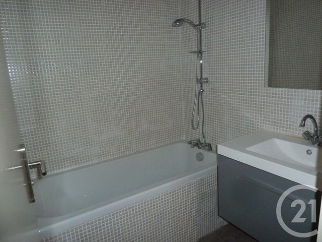 Appartement T3 &agrave; louer - 3 pi&egrave;ces - 84 m2 - Annonay - 07 - RHONE-ALPES